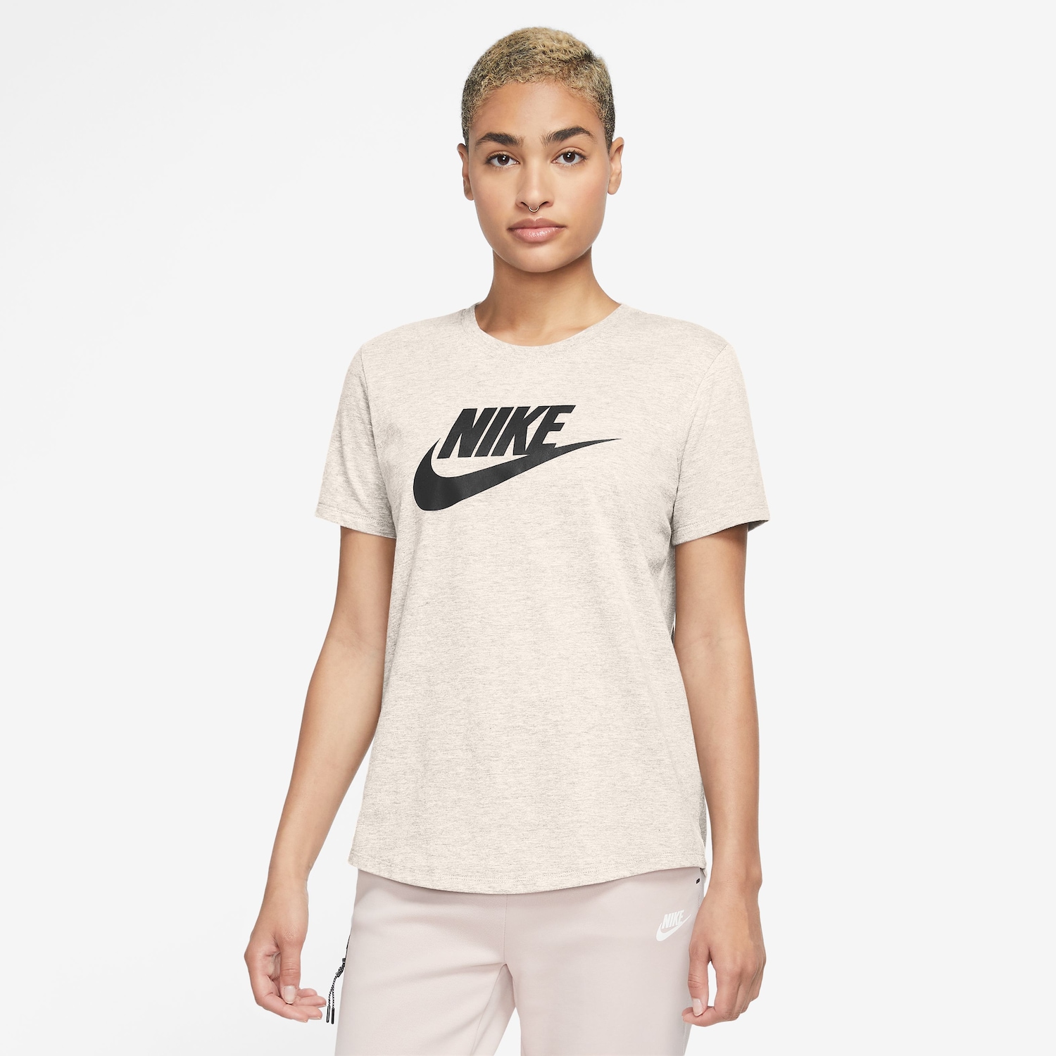 Camiseta Nike Sportswear Essentials Feminina